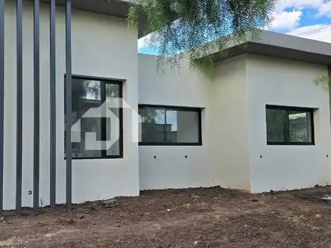 Casa  en Venta en San Ramiro, Pilar del Este, Pilar