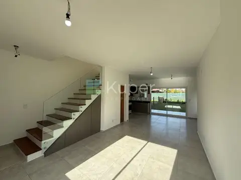 DUPLEX  3 DORMITORIOS EN VENTA La Angelica, Pilar, G.B.A. Zona Norte