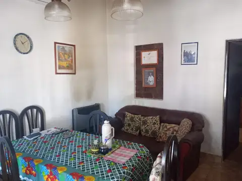 "MUY LINDA CASA EN PARQUE SAN MARTIN"