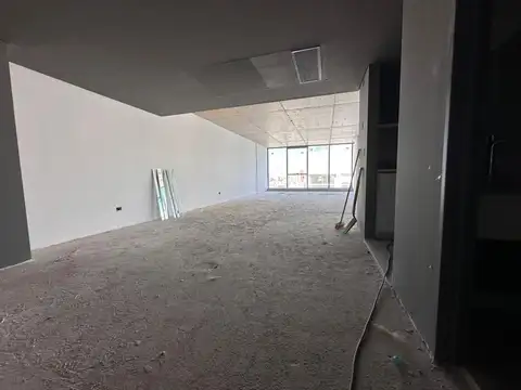 Oficina en Alquiler con 4 cocheras