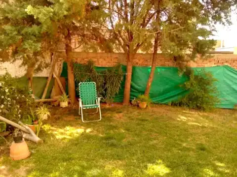 Casa 7 ambientes con 2 baños