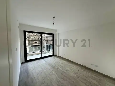 VENTA DEPARTAMENTO 4 AMBIENTES CON PATIO, BALCÓN Y AMENITIES EN FLORES - OPCIONAL COCHERA