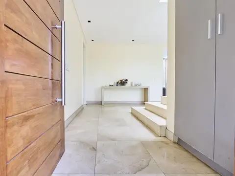 Casa en Alquiler Temporal con 2 cocheras