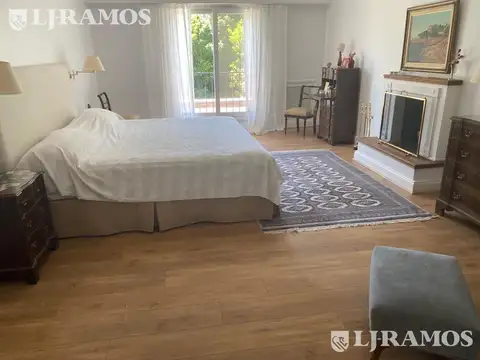 Casa 9 ambientes con 6 baños