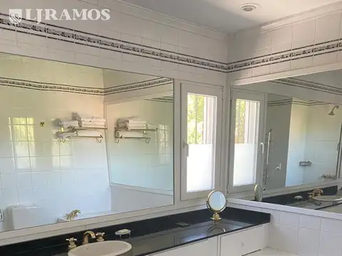 Casa en venta en  La Horqueta - 5 dormitorios