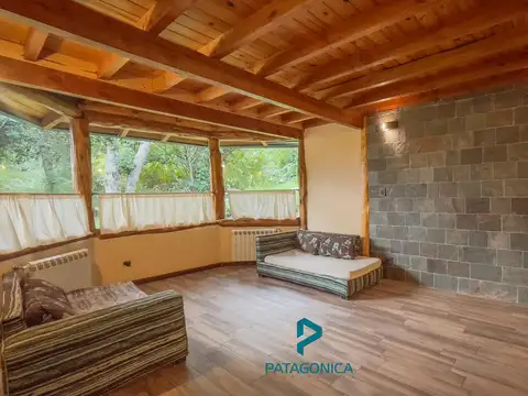 VENTA – Casa de 150m2 , sobre lote de 1000m2 en Lomas del Correntoso, Villa la Angostura