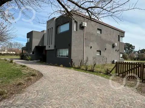 Casa 6 ambientes con 3 baños