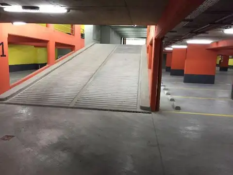 Cochera Grande, Fija y Cubierta en Av. Corrientes 6300