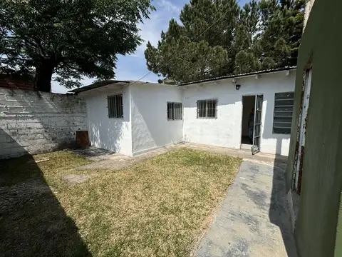 Departamento en PH con cochera y jardín!