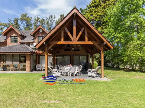 Casa 6 ambientes con 4 baños