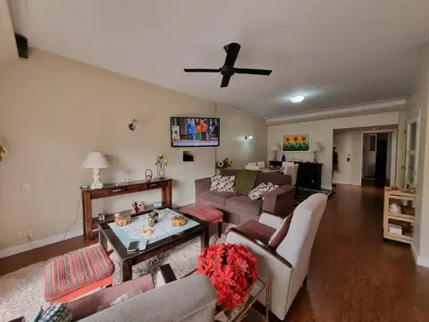 avenida 23 700, Piso 3