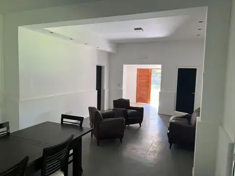 Casa 5 ambientes con 2 baños