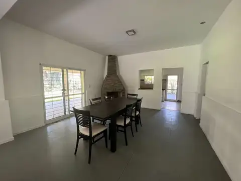 VENTA CASA 3 DORMIT CON PARQUE, PILETA Y PARRILLA