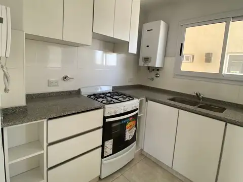 AV. PTE PERON 4000, Piso 1