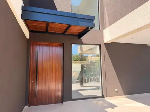 Avenida de los Lagos 100