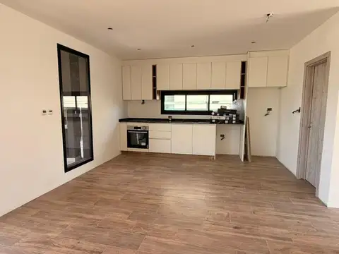 VENTA casa Puertos del Lago 5 ambientes