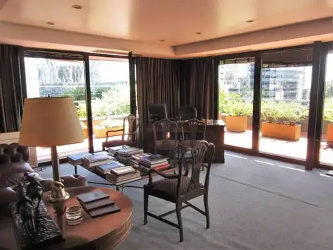 Oficina en Alquiler con 8 cocheras