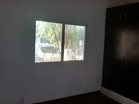 CASA EN ALQUILER PARA USO DE DEPOSITO - CASTELAR NORTE