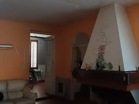 Casa 6 ambientes con 2 baños