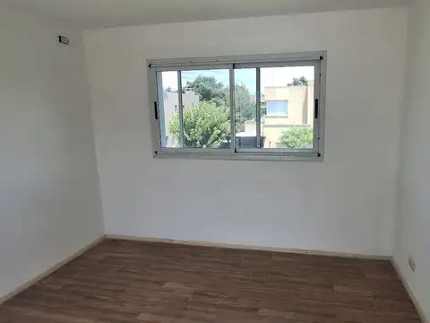 Casa en alquiler de 3 dormitorios c/ cochera en Los Tacos