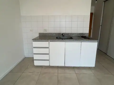 MONOAMNIENTE PISO ALTO, SUPER LUMINISO CON BALCÓN.