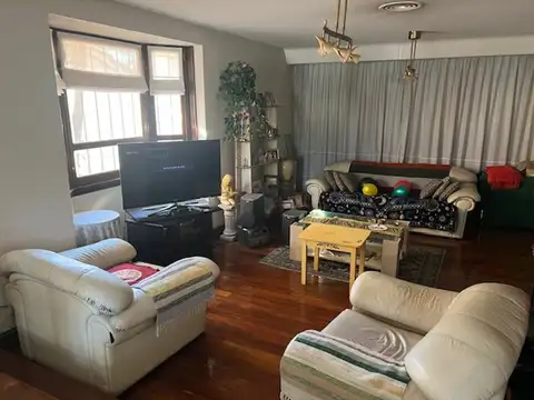 Casa 5 ambientes con 3 baños