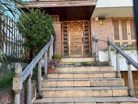 Chalet 5 amb. residencial.Barranca Quilmes,