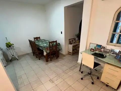 Casa en venta - 2 Dormitorios 1 Baño - 73Mts2 - Santos Lugares