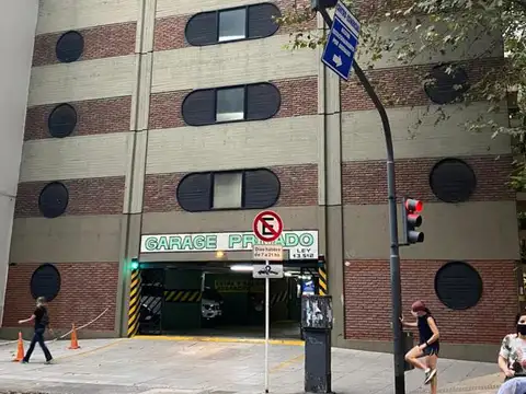 Venta Cochera Alto Palermo - Esquina Salguero y Arenales. Seg 24 hs