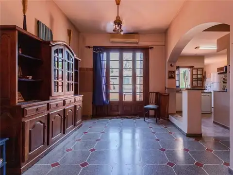 Casa en Venta con 3 cocheras