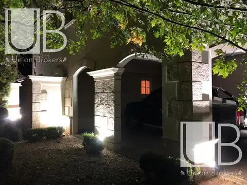 Casa 6 ambientes con 4 baños