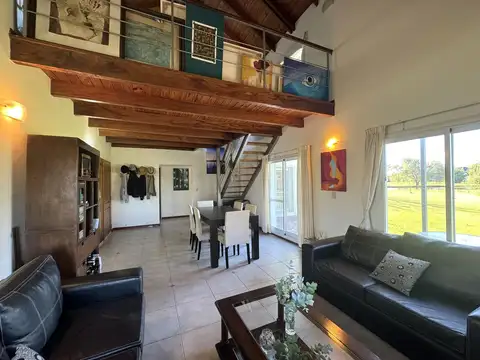 Casa en Venta con 2 cocheras