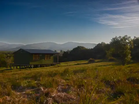 Venta chacra en zona con vistas, dos casas.