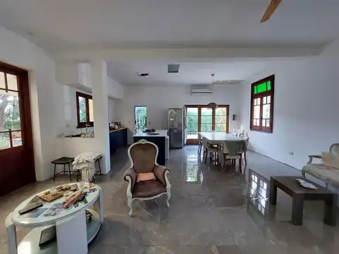 Casa 3 ambientes con 2 baños