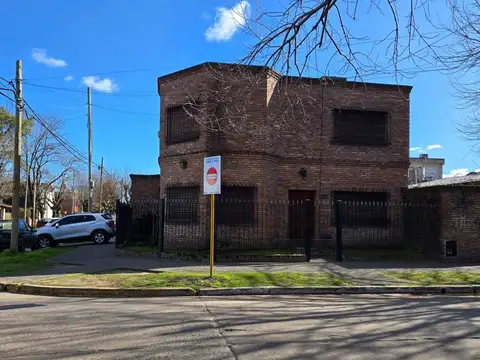 VENTA CASA 3 DORMITORIOS MUY BUENA UBICACIÓN