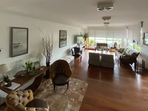 Avenida Wheelwright 1900, Piso 2