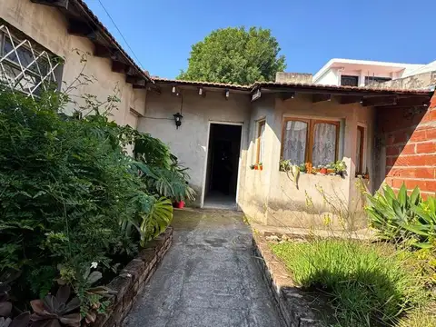 CASA CHILAVERT c/JARDIN DE 200M2  SALIDA DIRECTA A GRAL PAZ  ACEPTA PERMUTA PH CABA