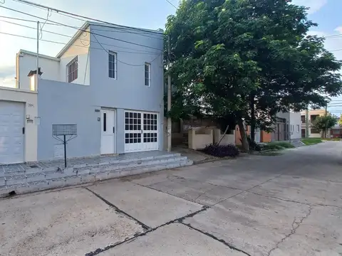 VENTA CASA + DPTO - 4 DORM- B° MAYORAZ