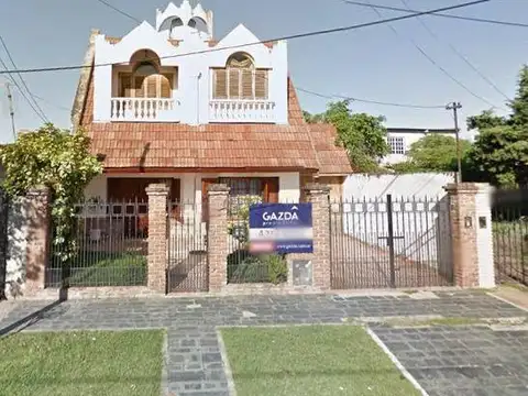 Casa en Venta - Luis Guillon  /  APTA A CREDITO 