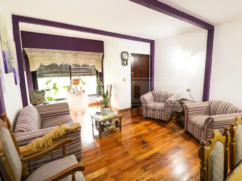 Av. de Mayo al 1300 entre Independencia y M. Rodriguez