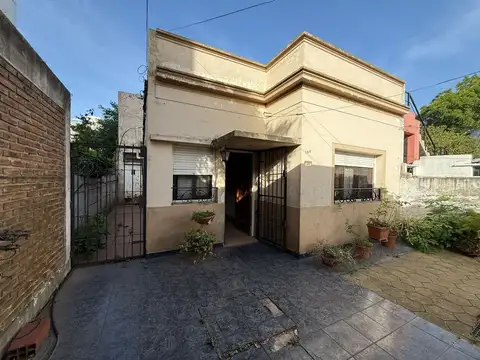 CASA EN VENTA LA PLATA A REFACCIONAR