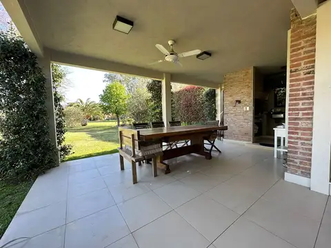 VENTA CASA 4 AMB LAS PRADERAS DE LUJAN