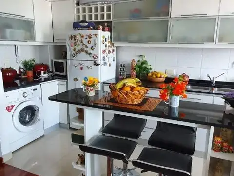 La Fraternidad  100 , Piso 5