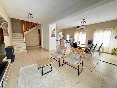 Casa 4 ambientes con 3 baños
