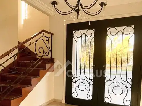 Casa 6 ambientes con 4 baños