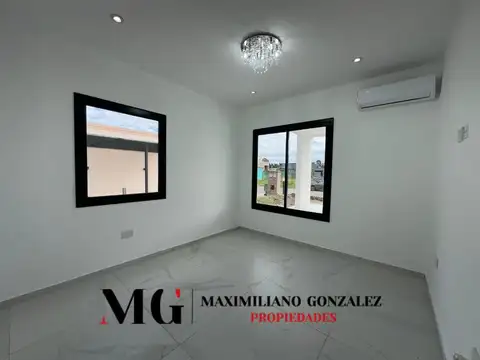 Casa en Alquiler con 1 cochera