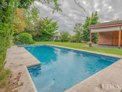 Casa en Venta con 2 cocheras