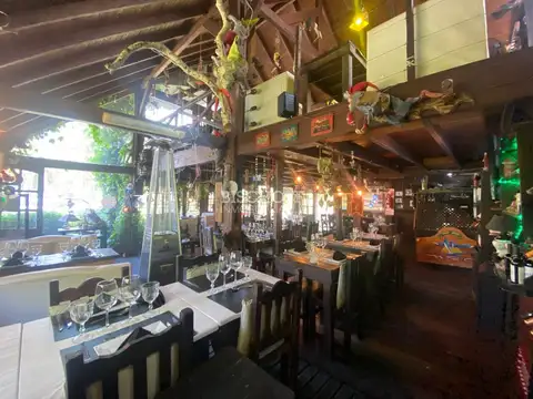 LOCAL COMERCIAL SOBRE CALLE PRINCIPAL DE VILLA GESELL