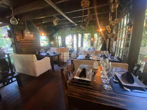 LOCAL COMERCIAL SOBRE CALLE PRINCIPAL DE VILLA GESELL