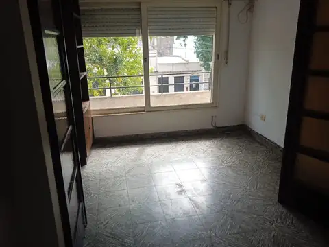 Casa 7 ambientes con 1 baño